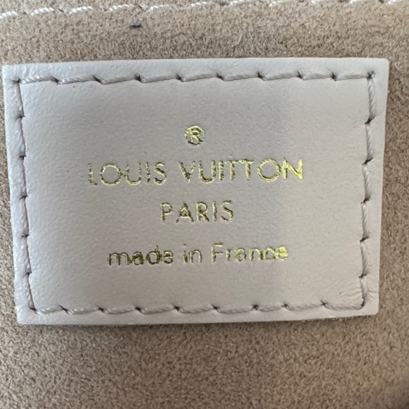 Louis Vuitton Beige Crossbody Bag with Gold Accents - Picture 2 of 13